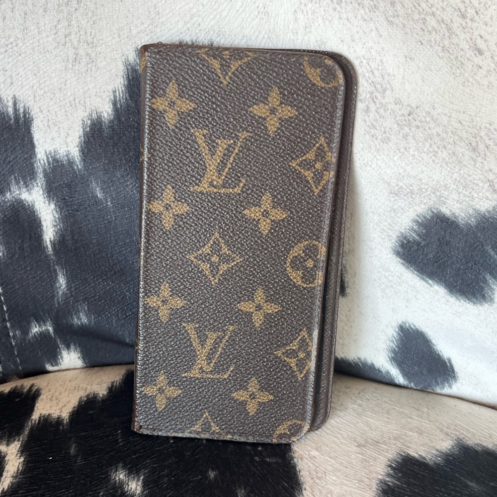 Louis Vuitton Brown Monogram Wallet. Iphone 6 plus Case